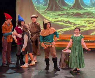 Props! Robin Hood and Merry Women